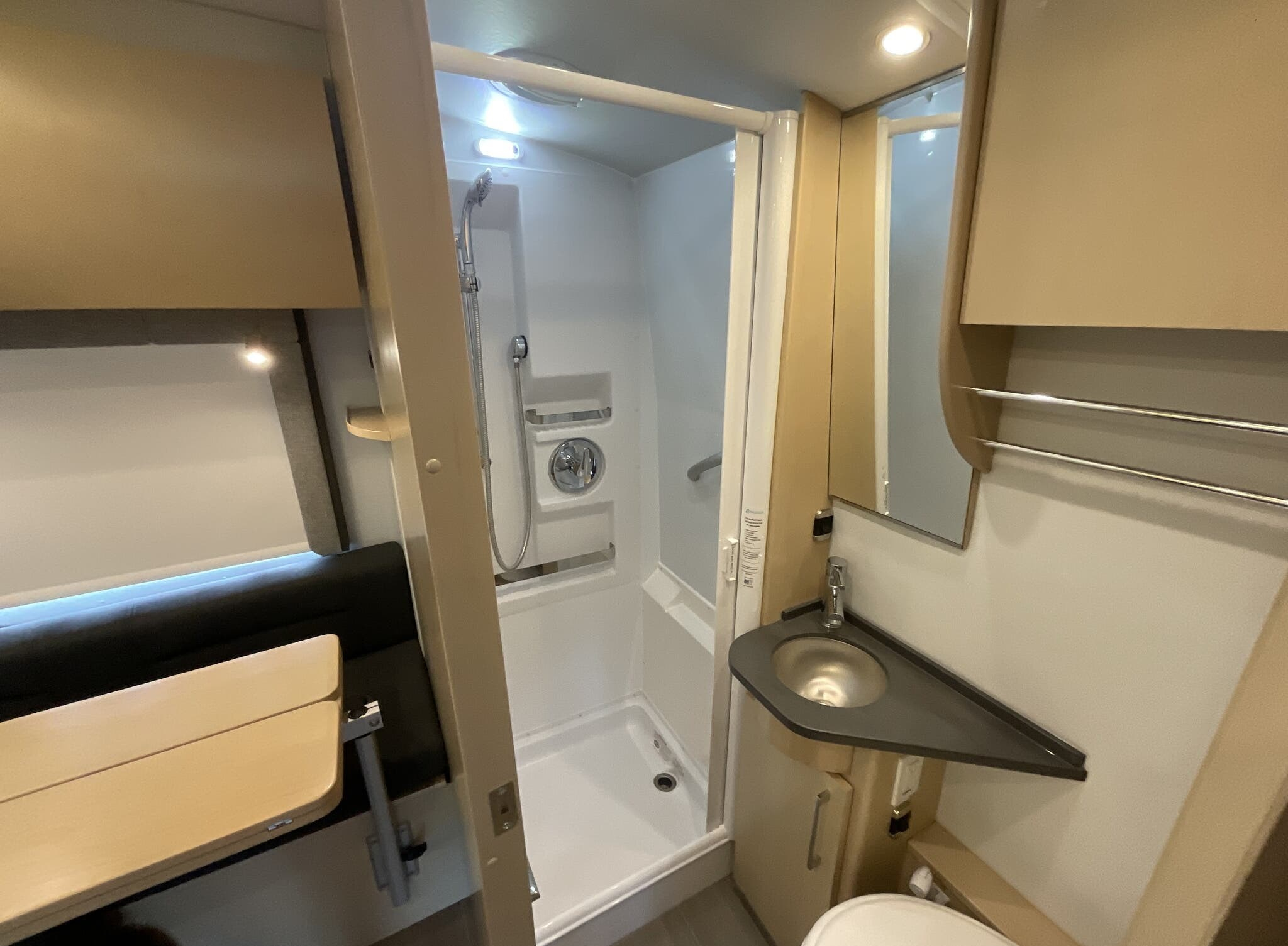 2019 Leisure Travel Serenity S24CB - Image 38