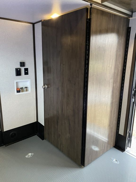 2022 Dutchmen Voltage 4145 - Image 38