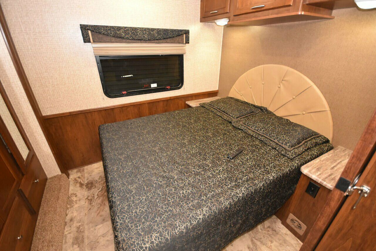 2015 Coachmen Pursuit 33BH - Image 41