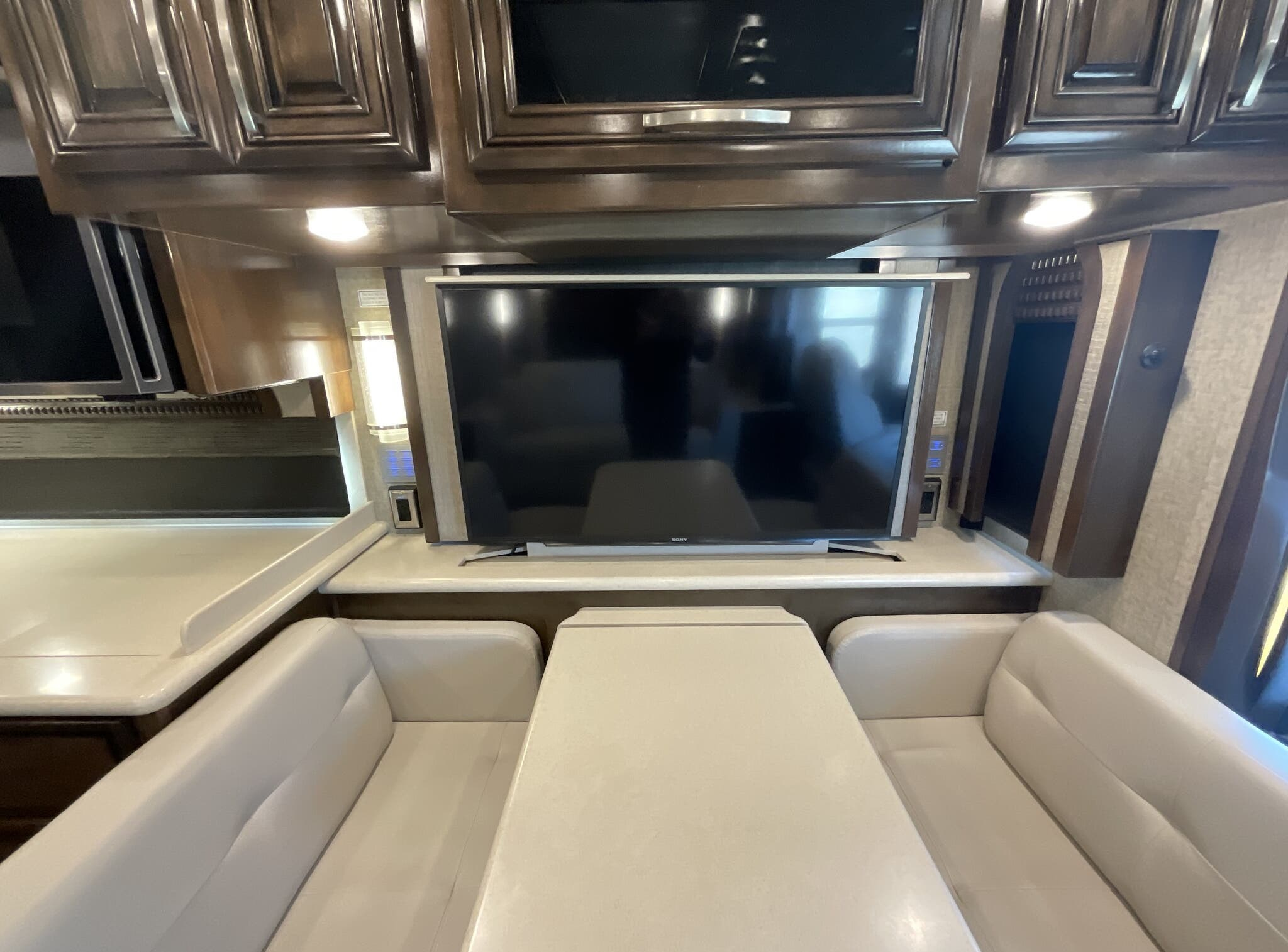 2018 Newmar New Aire 3341 - Image 41