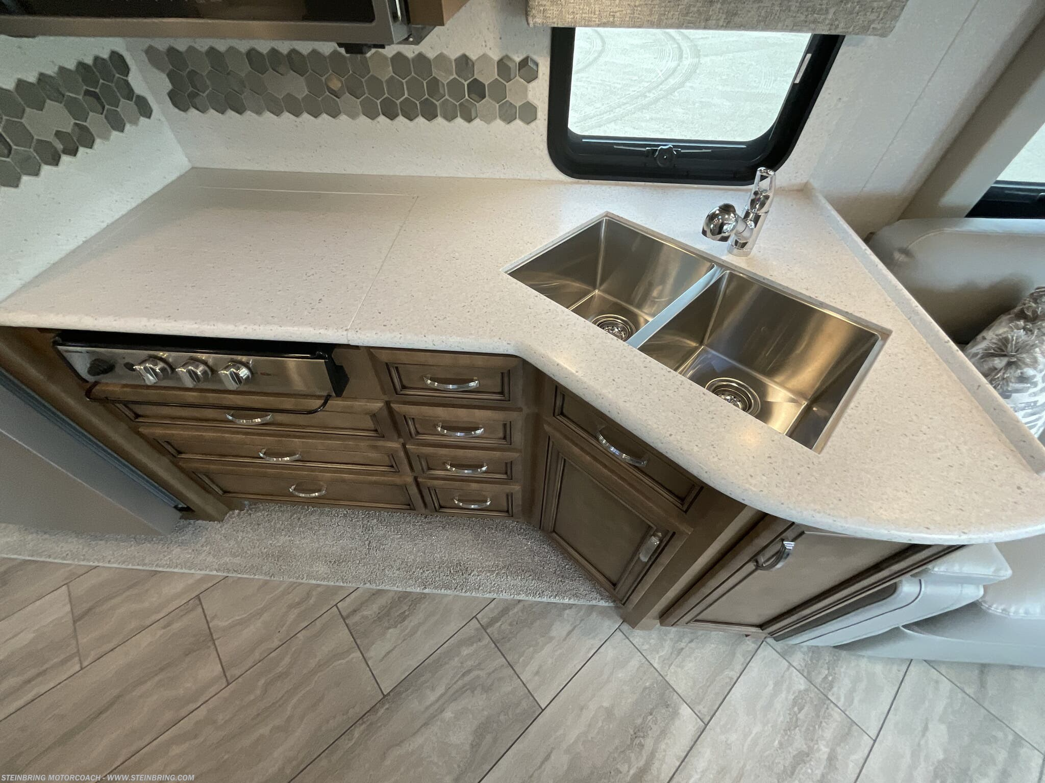 2022 Newmar Bay Star 3014 - Image 40