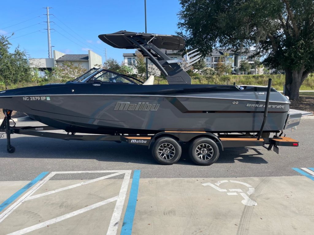 2018 Malibu Boats 24 MXZ - Image 5