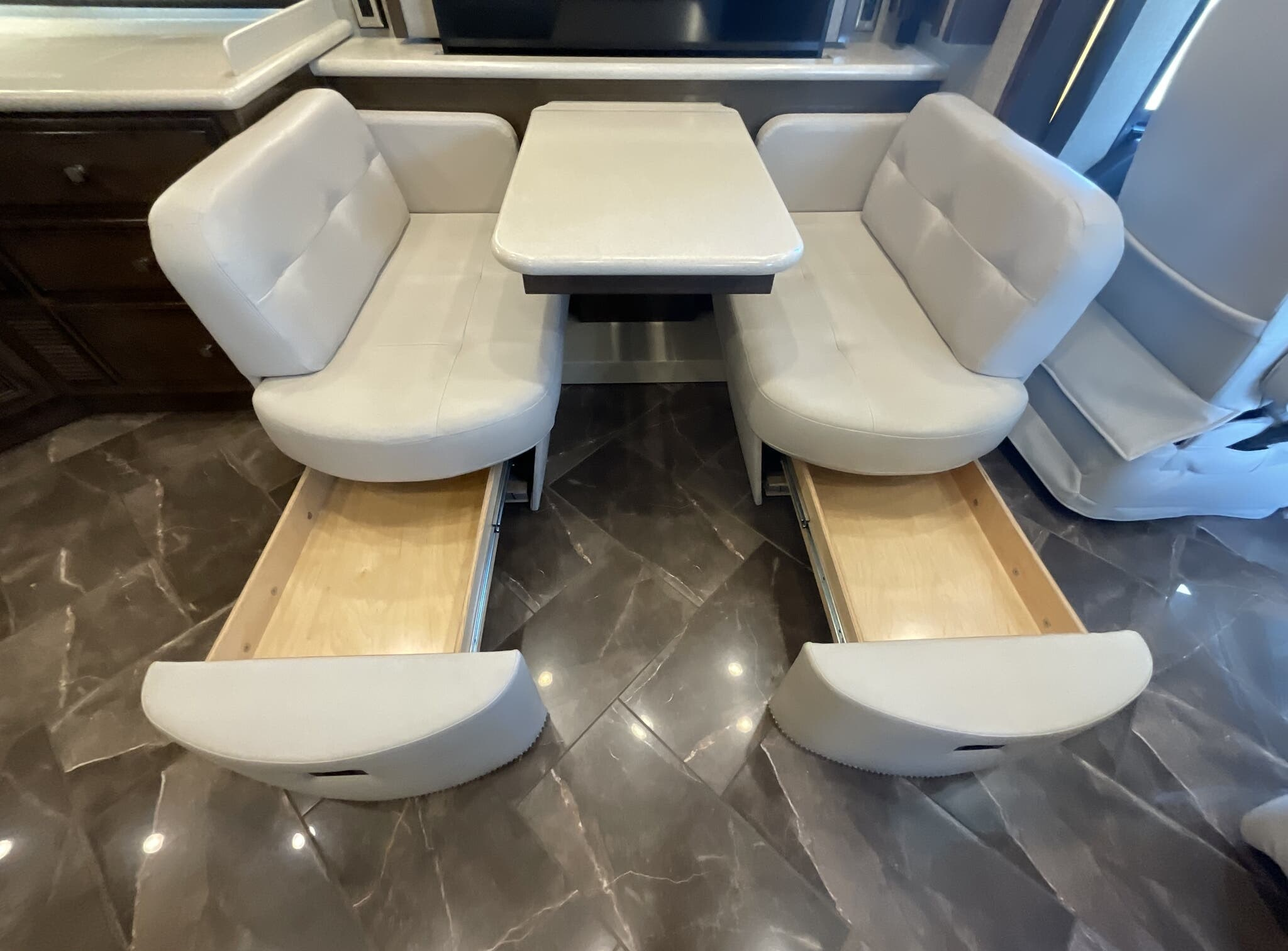 2018 Newmar New Aire 3341 - Image 42