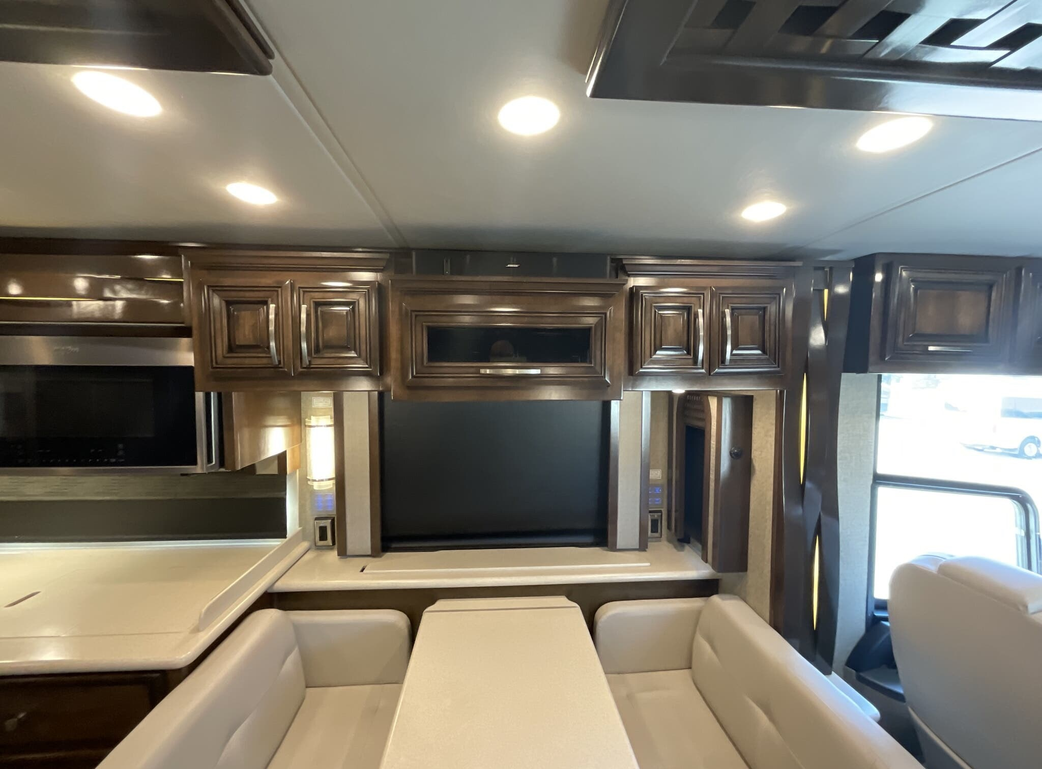 2018 Newmar New Aire 3341 - Image 43