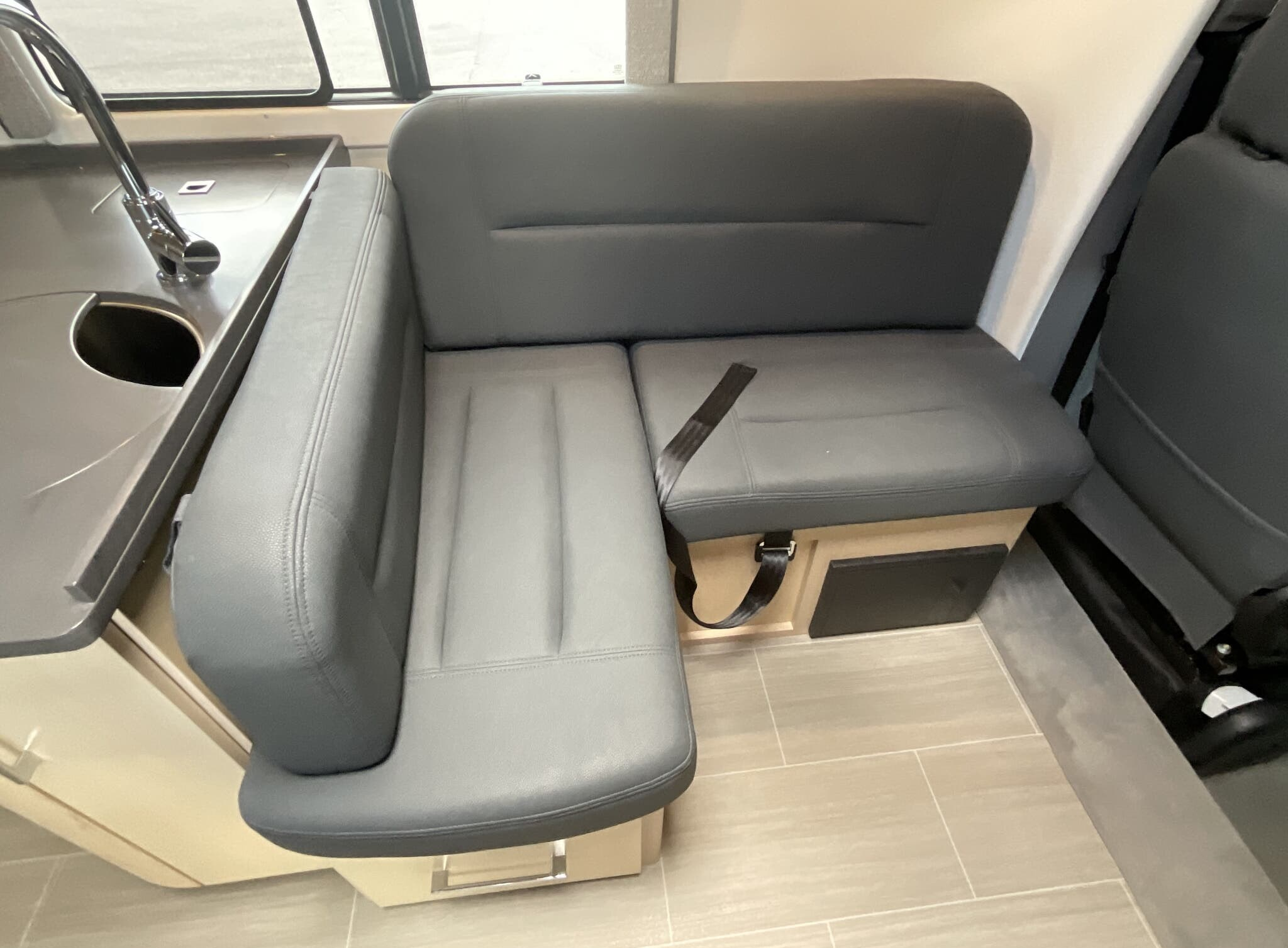 2019 Leisure Travel Serenity S24CB - Image 6