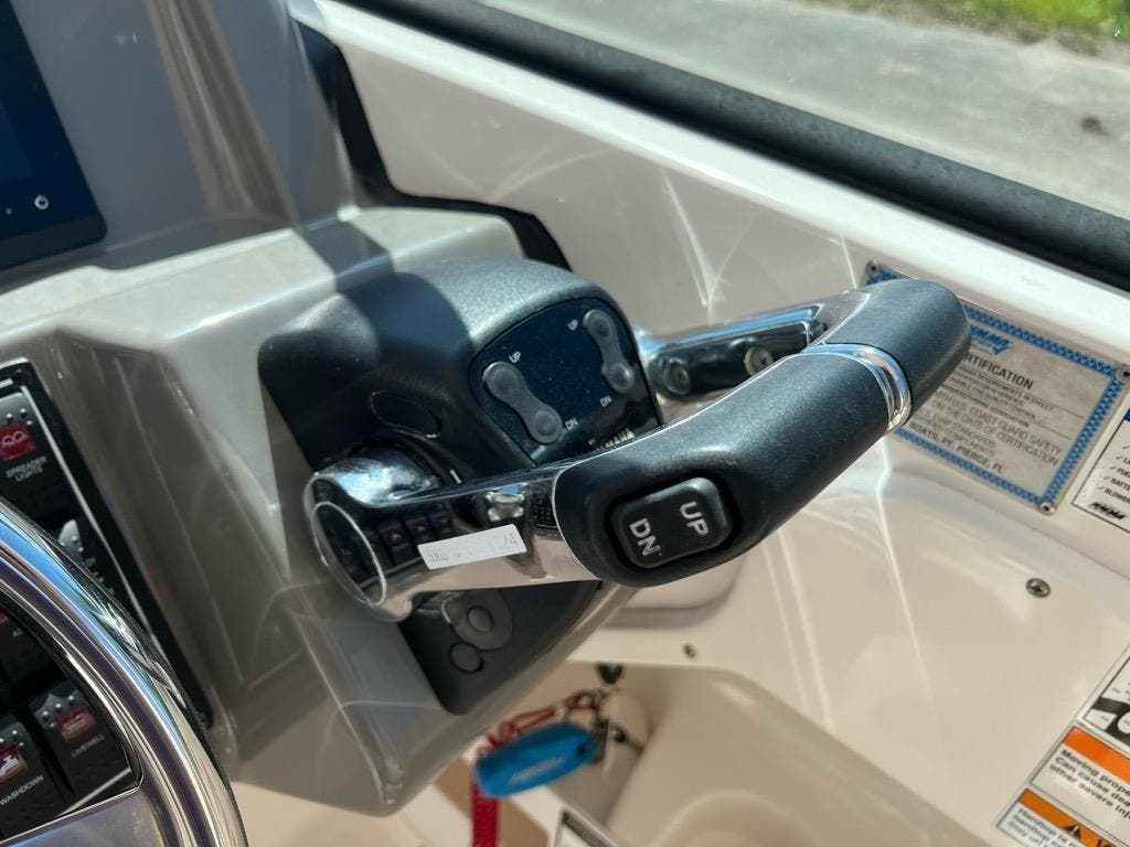 2018 Pursuit DC 265 - Image 37