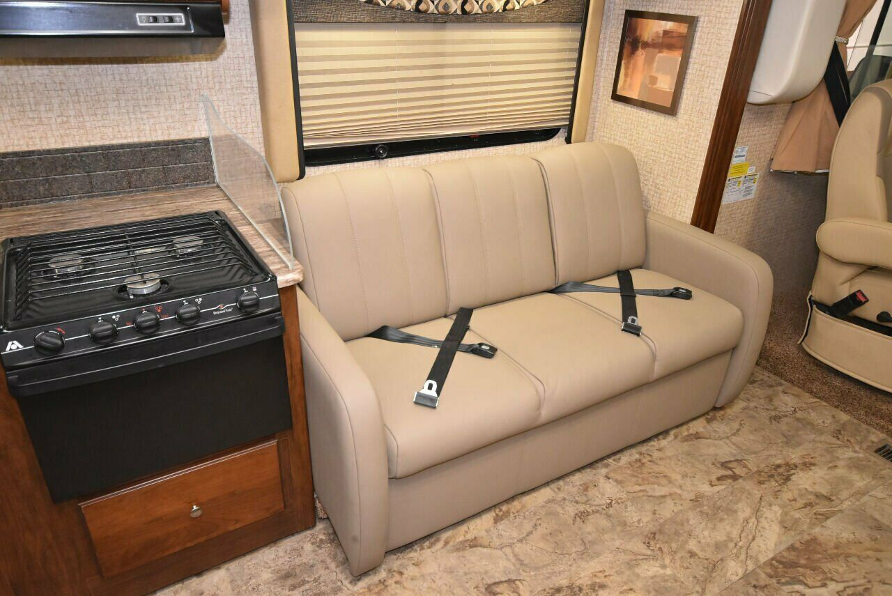 2015 Coachmen Pursuit 33BH - Image 46