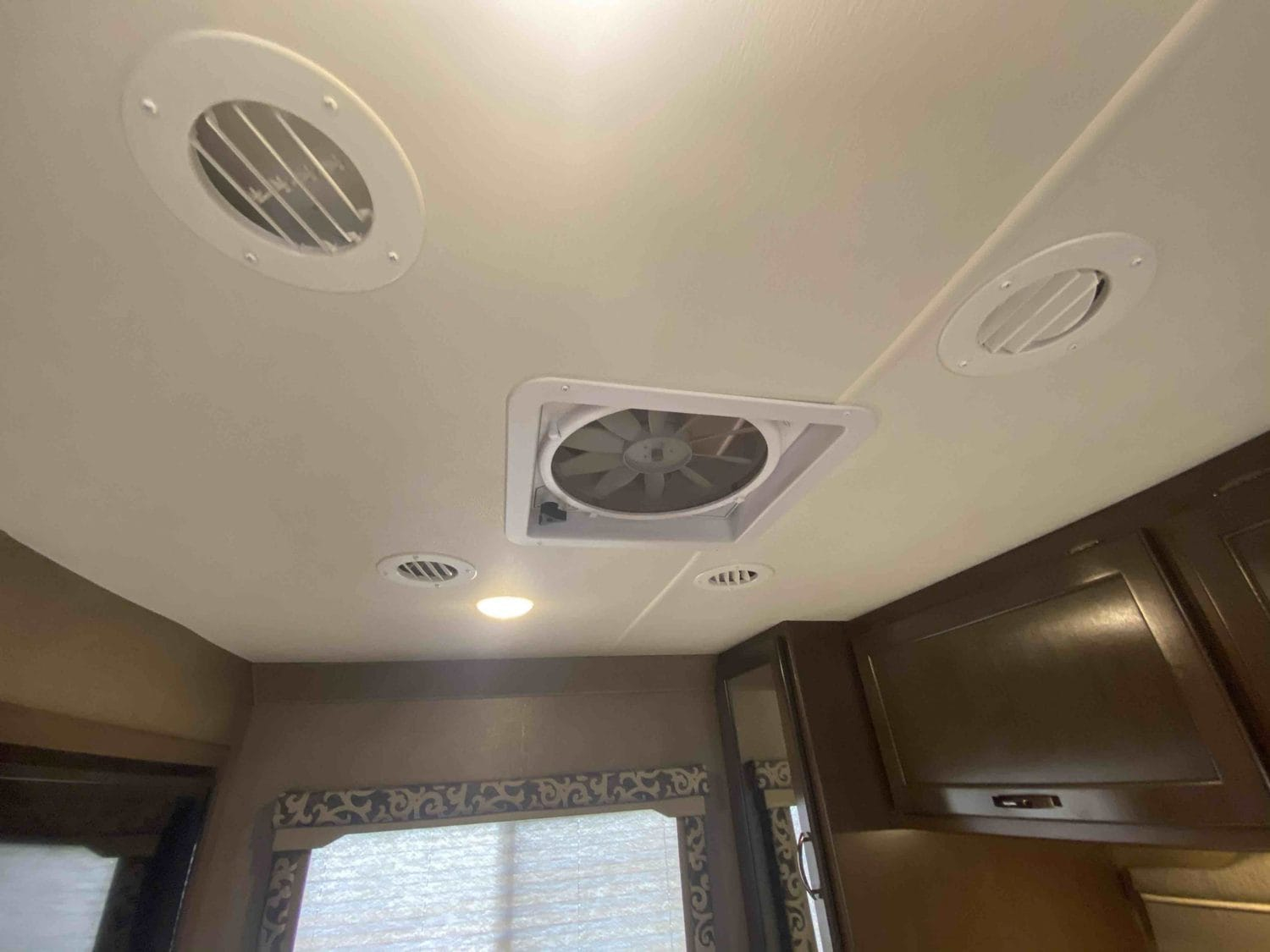 2019 Four Winds 28Z - Image 45