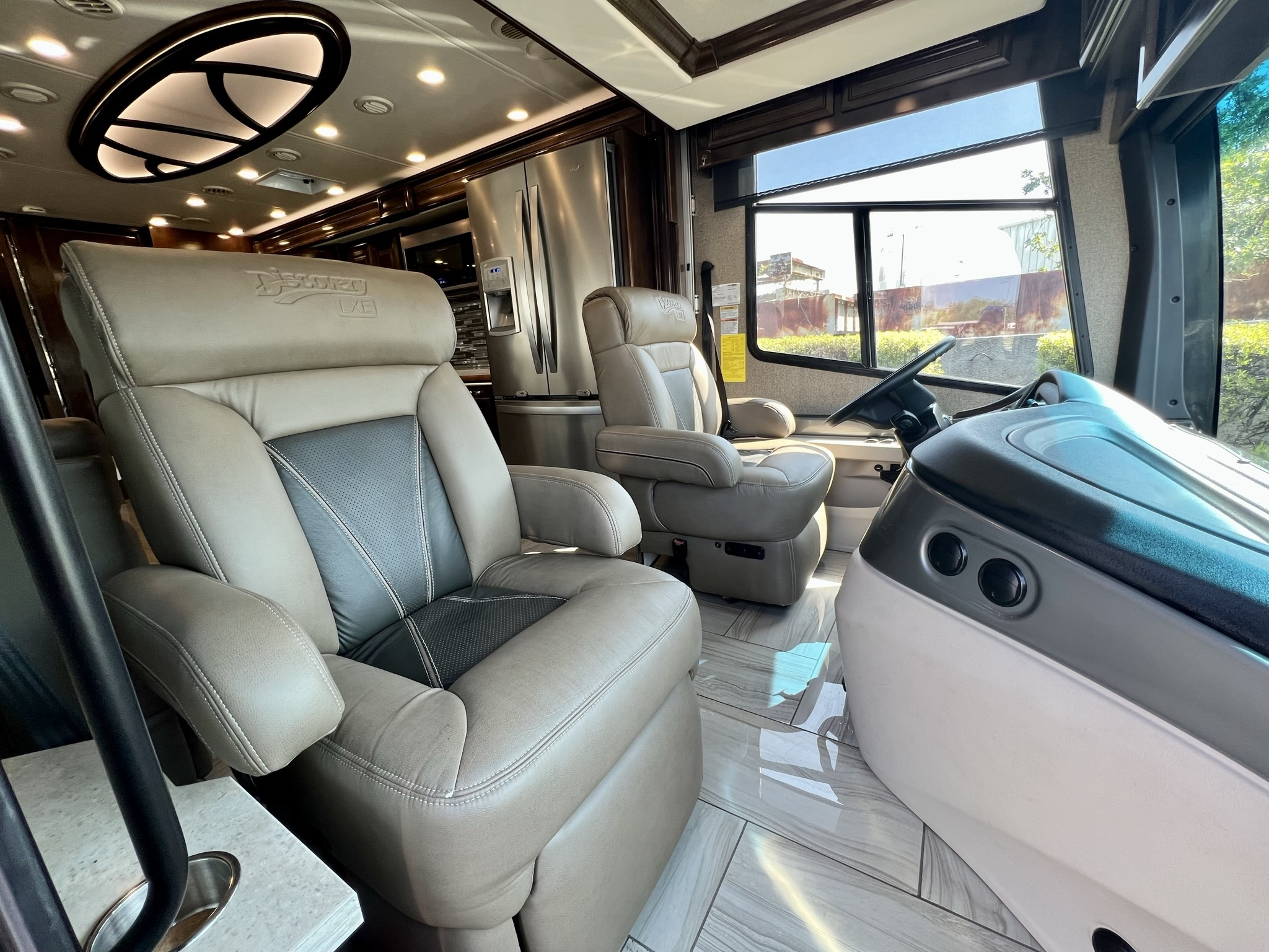 2020 Fleetwood Discovery LXE 40G - Image 14