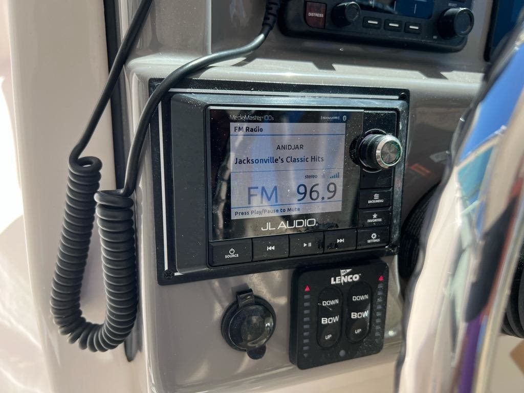 2018 Pursuit DC 265 - Image 38