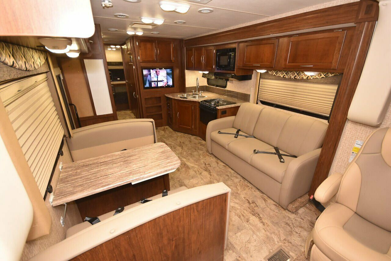 2015 Coachmen Pursuit 33BH - Image 47
