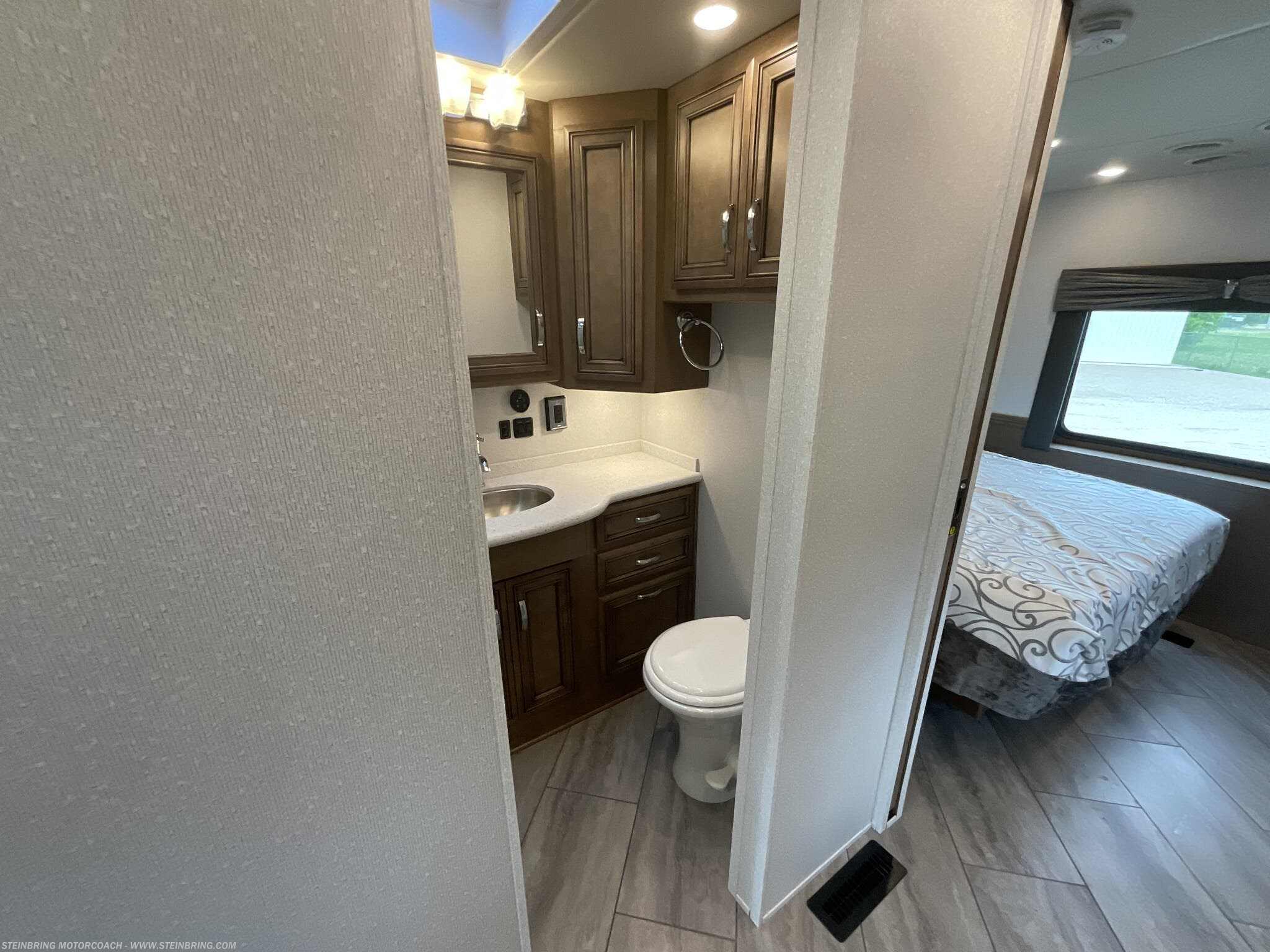 2022 Newmar Bay Star 3014 - Image 45