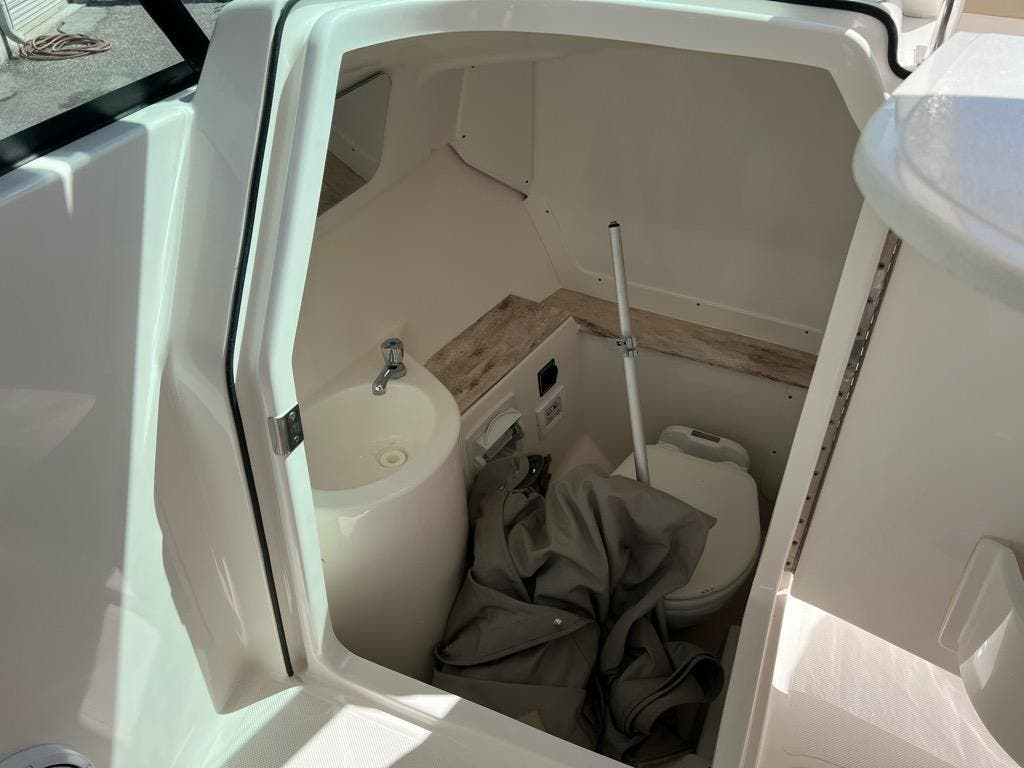 2018 Pursuit DC 265 - Image 40