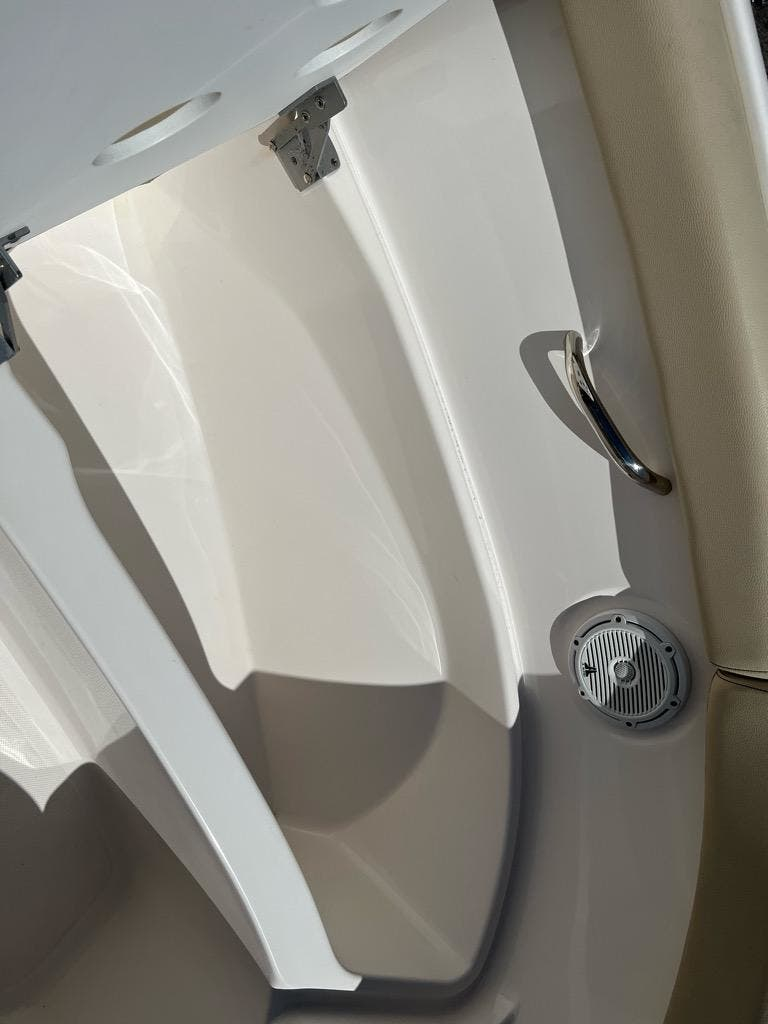 2018 Pursuit DC 265 - Image 42