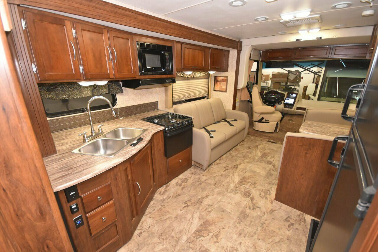 2015 Coachmen Pursuit 33BH - Image 51
