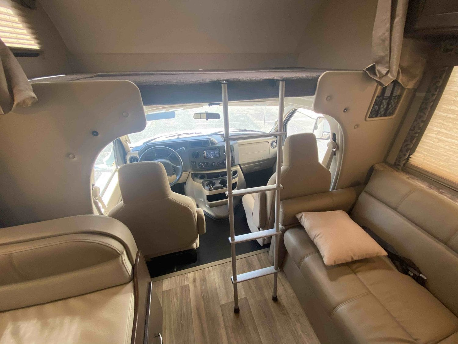 2019 Four Winds 28Z - Image 50