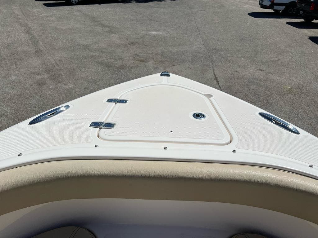 2018 Pursuit DC 265 - Image 43