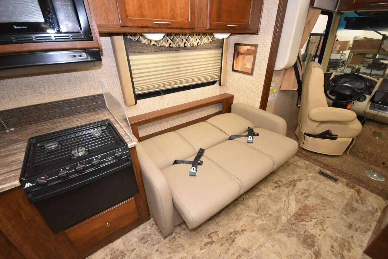 2015 Coachmen Pursuit 33BH - Image 6