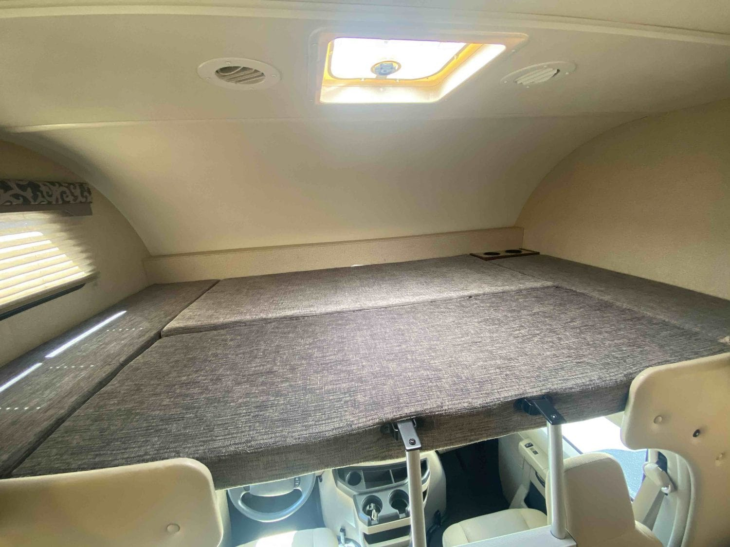 2019 Four Winds 28Z - Image 5