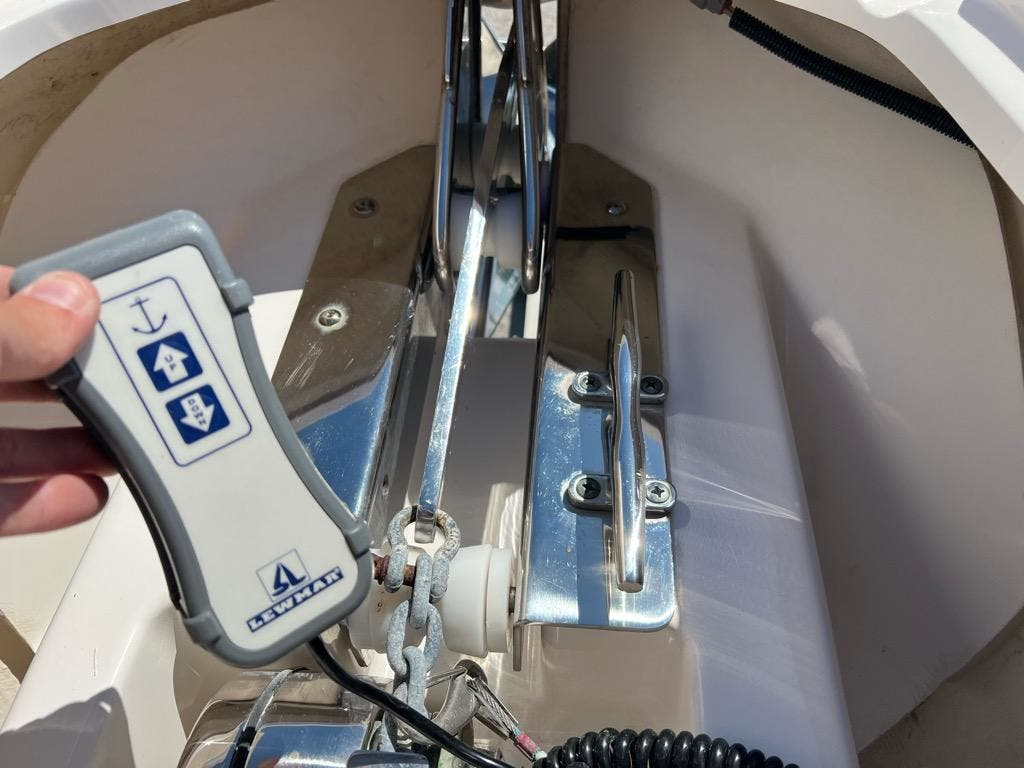 2018 Pursuit DC 265 - Image 44