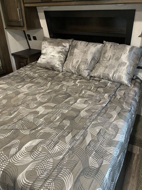 2022 Dutchmen Voltage 4145 - Image 51