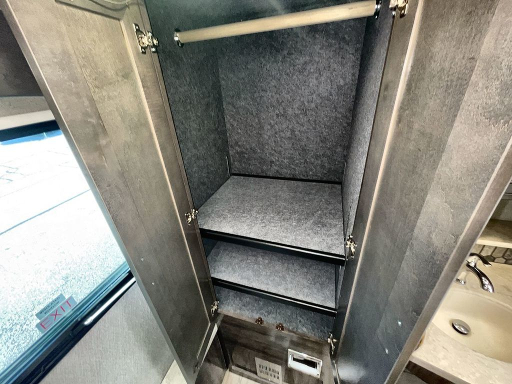 2022 Holiday Rambler Endeavor 38N - Image 2