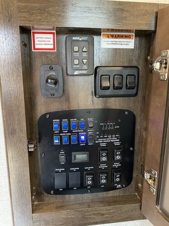 2022 Dutchmen Voltage 4145 - Image 2