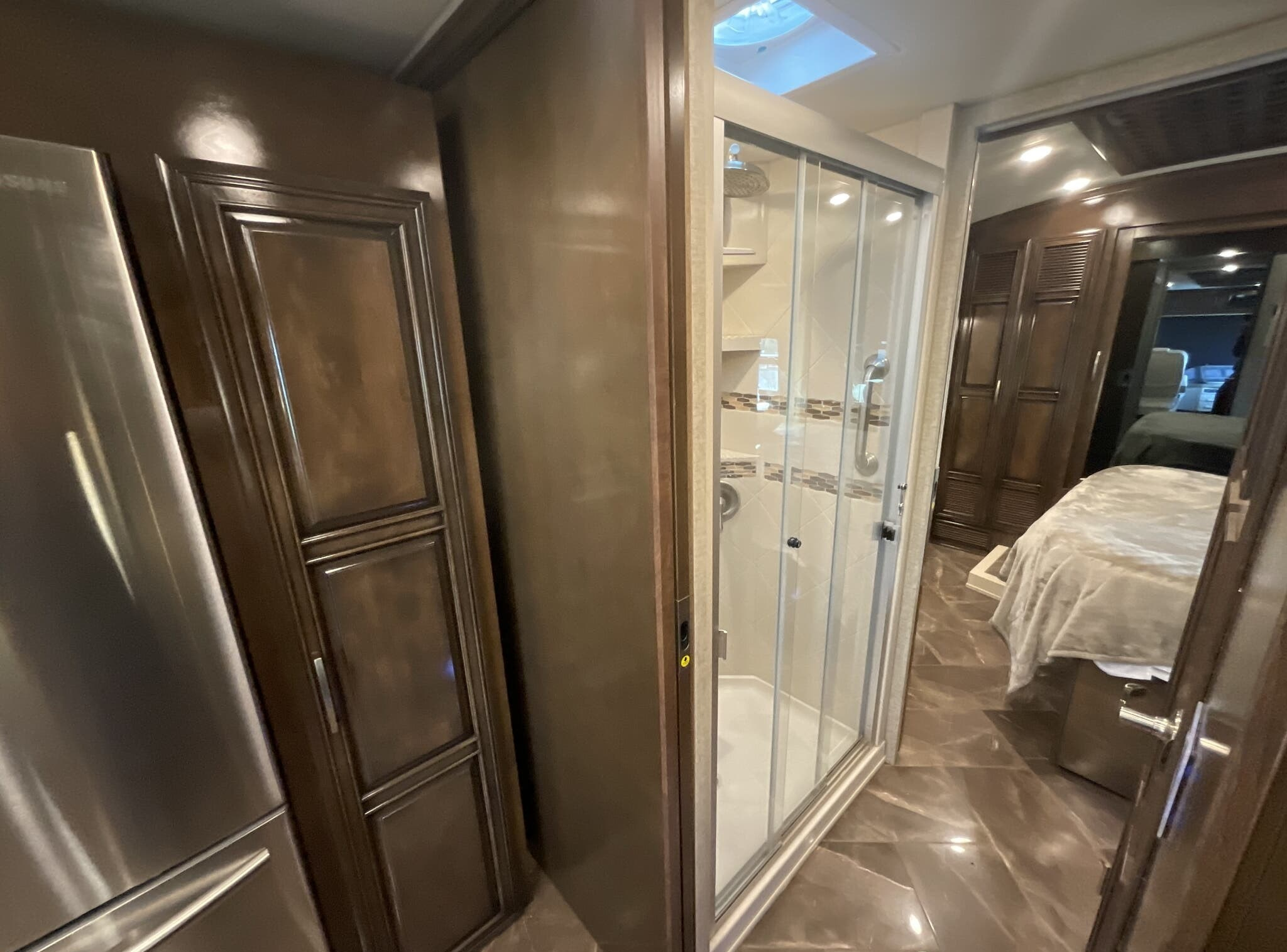 2018 Newmar New Aire 3341 - Image 9