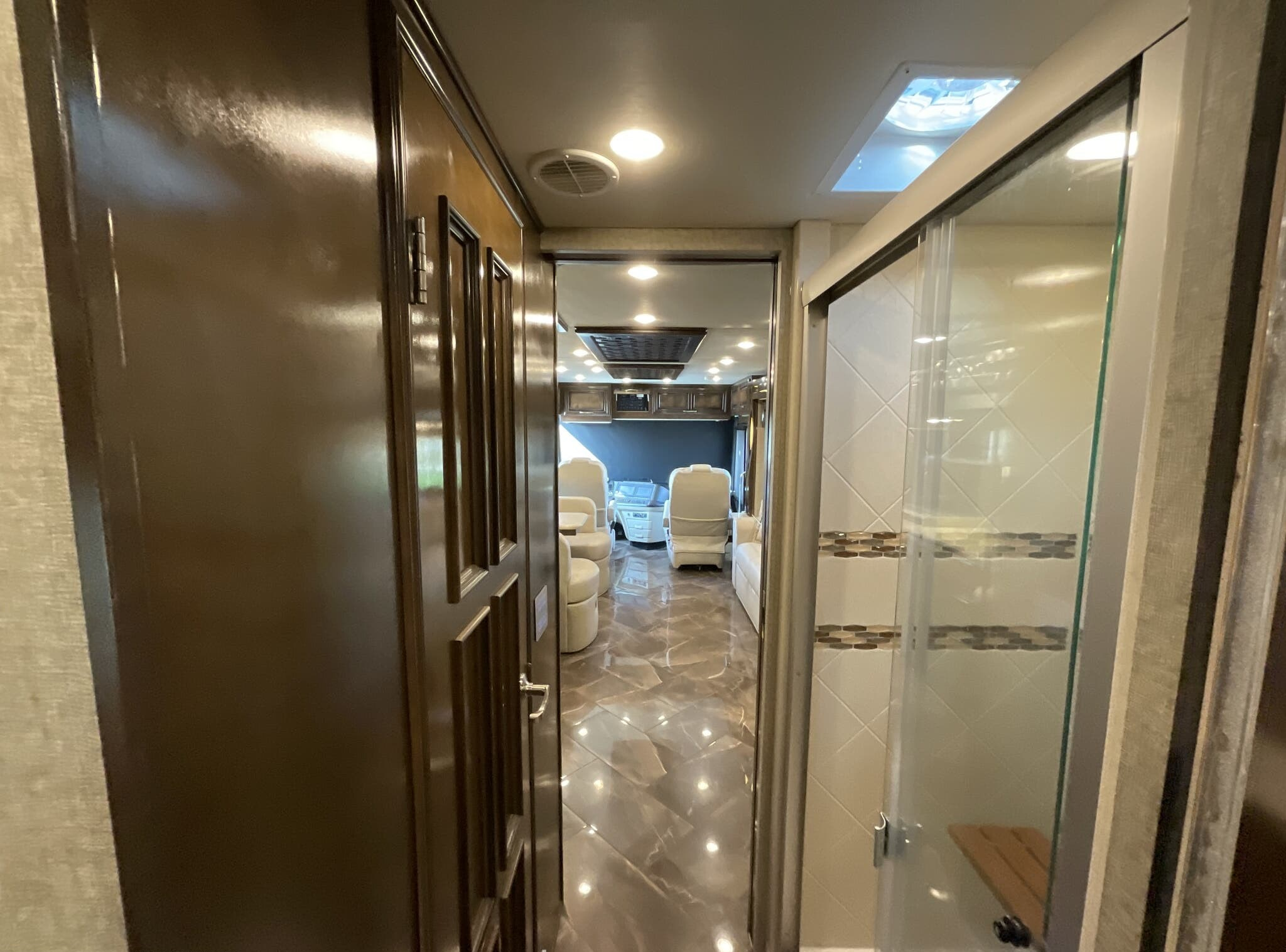 2018 Newmar New Aire 3341 - Image 10