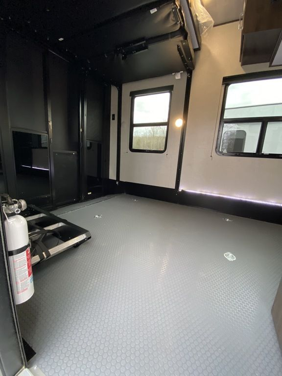 2022 Dutchmen Voltage 4145 - Image 4