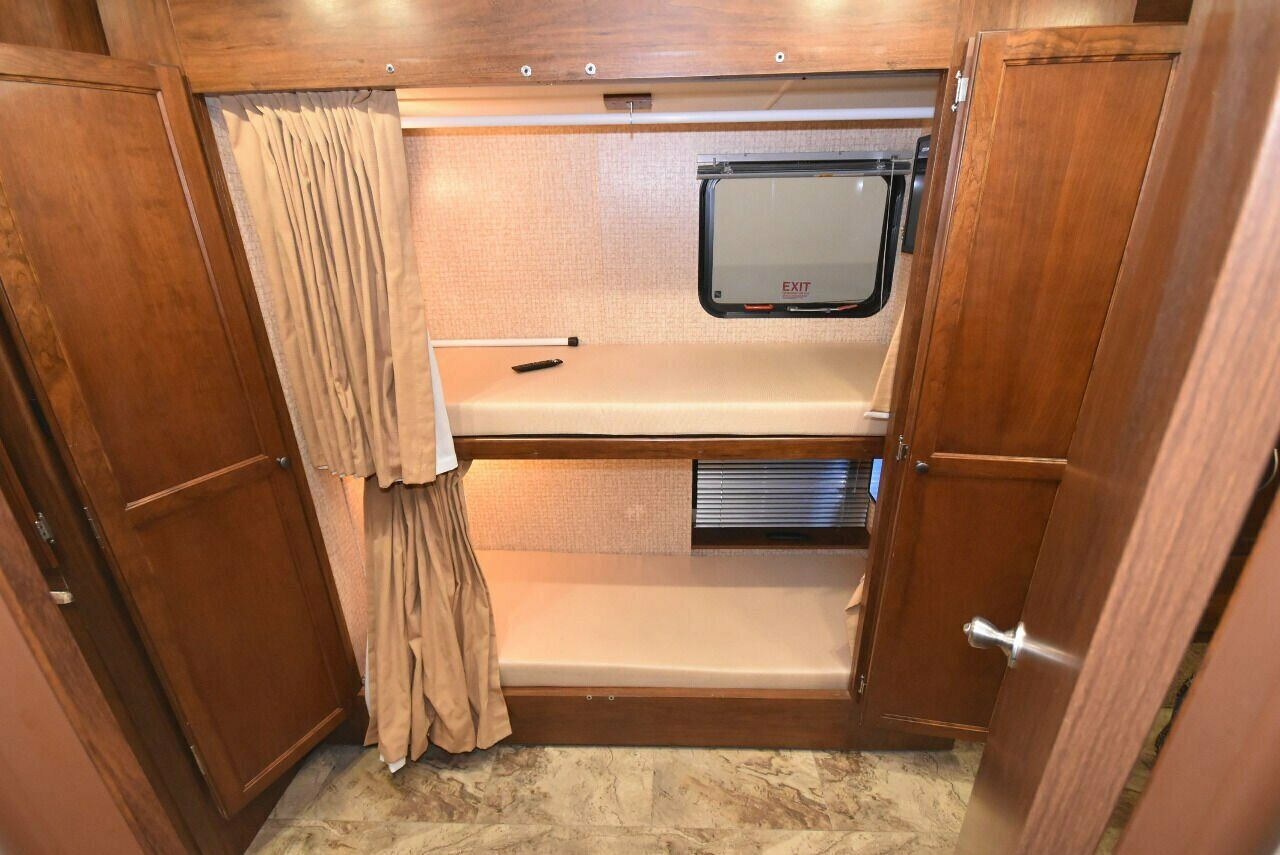 2015 Coachmen Pursuit 33BH - Image 11