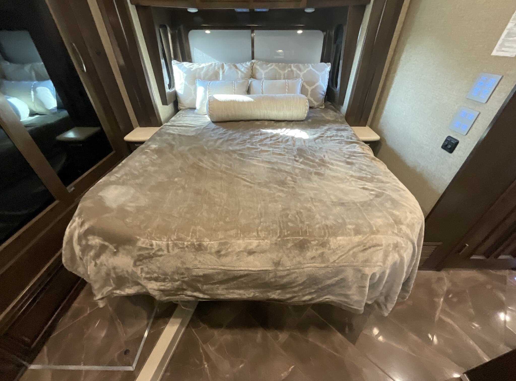 2018 Newmar New Aire 3341 - Image 12