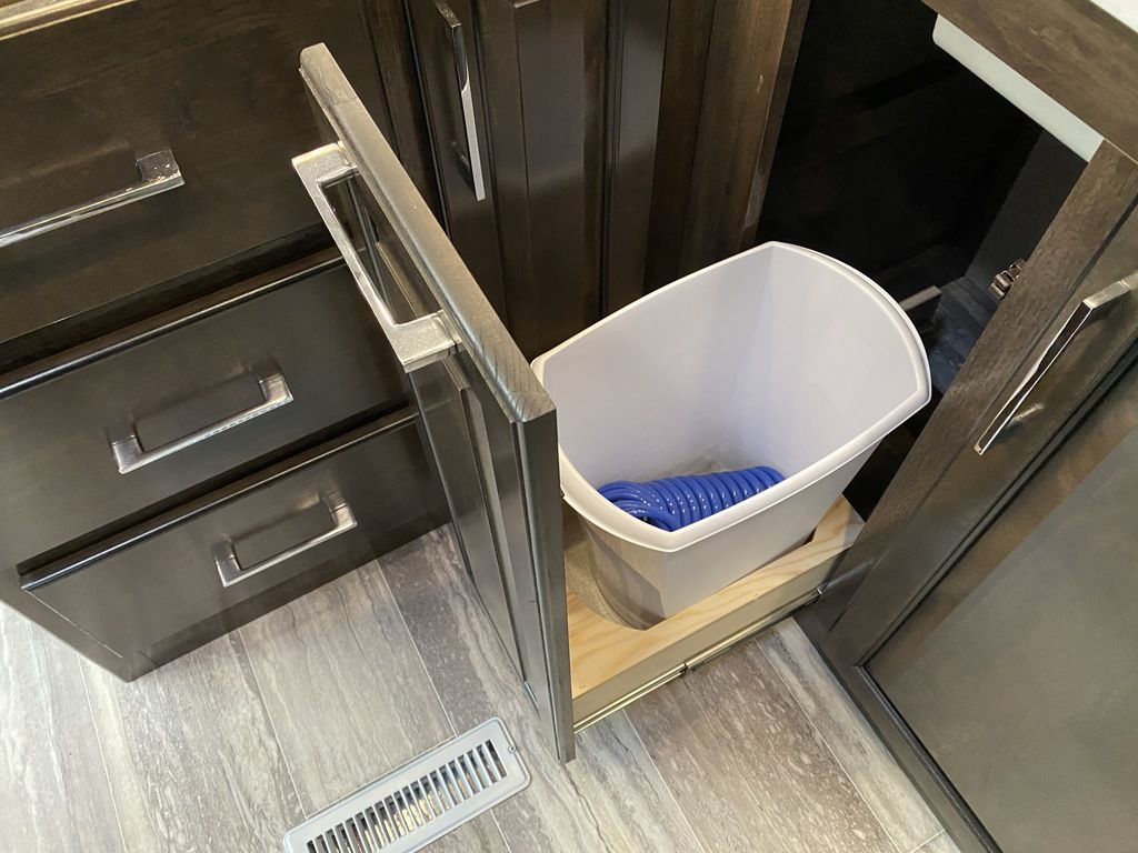 2022 Dutchmen Voltage 4145 - Image 6