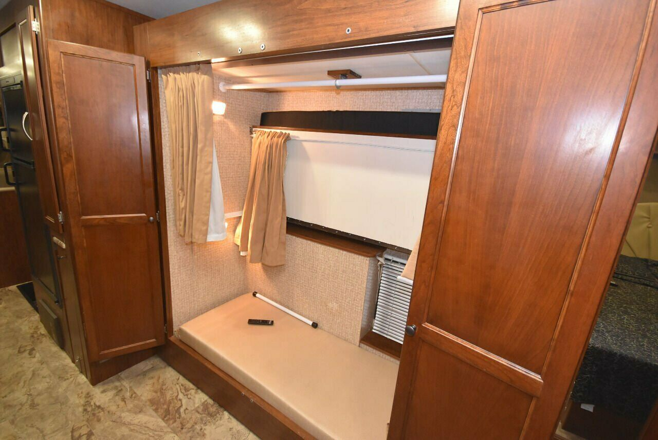 2015 Coachmen Pursuit 33BH - Image 13