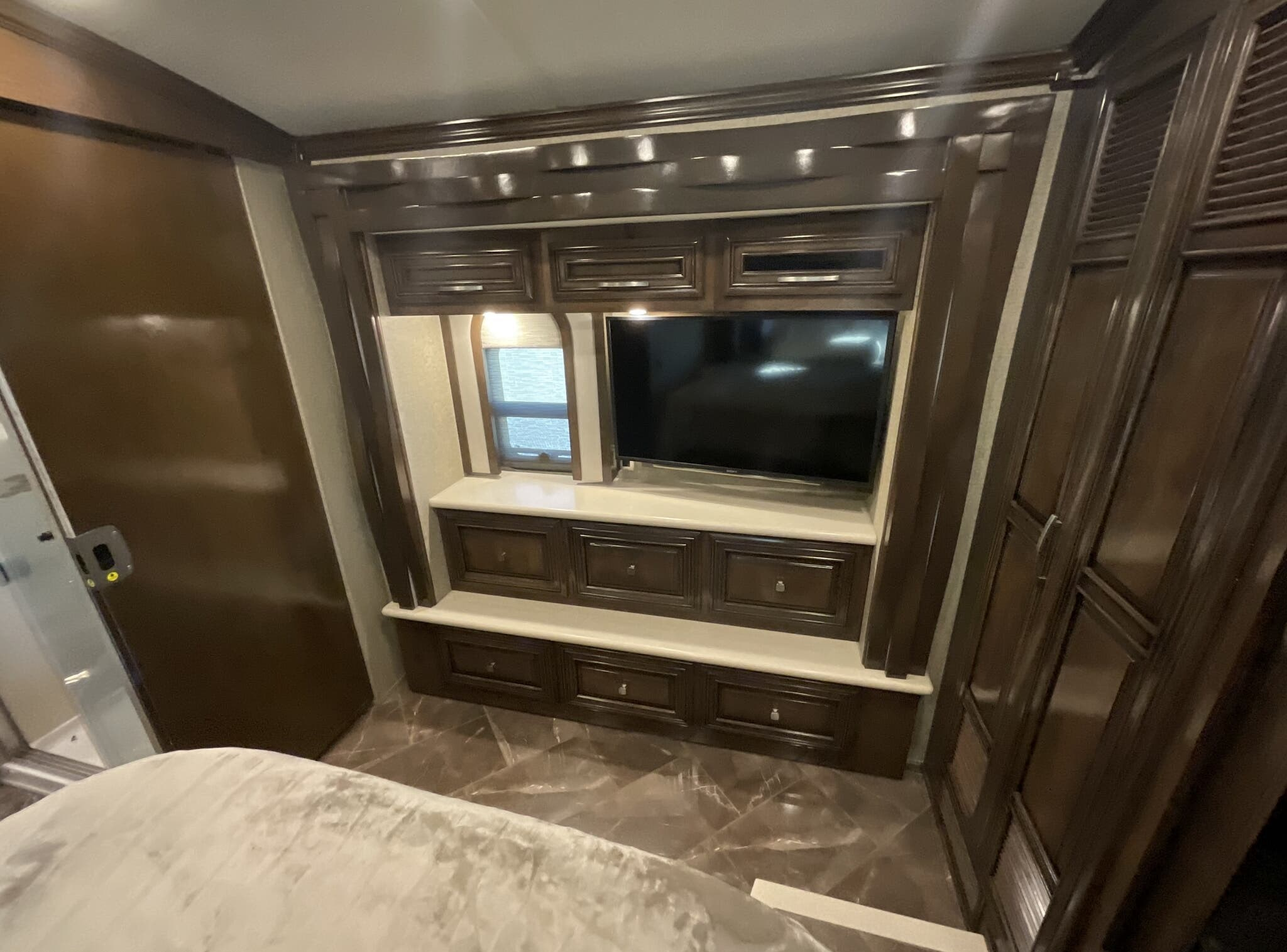 2018 Newmar New Aire 3341 - Image 13