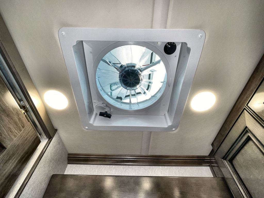 2022 Holiday Rambler Endeavor 38N - Image 8