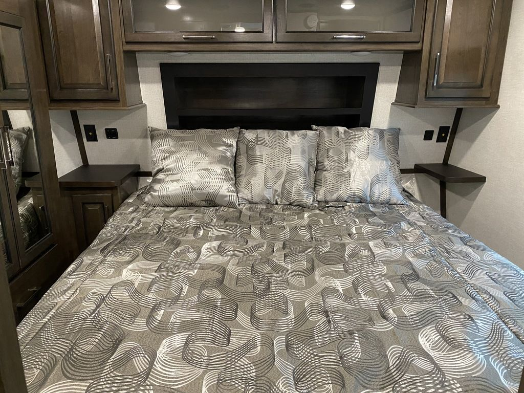 2022 Dutchmen Voltage 4145 - Image 8