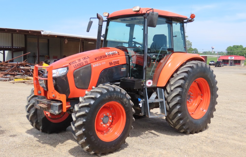 2017 Kubota M6S-111 - Image 2