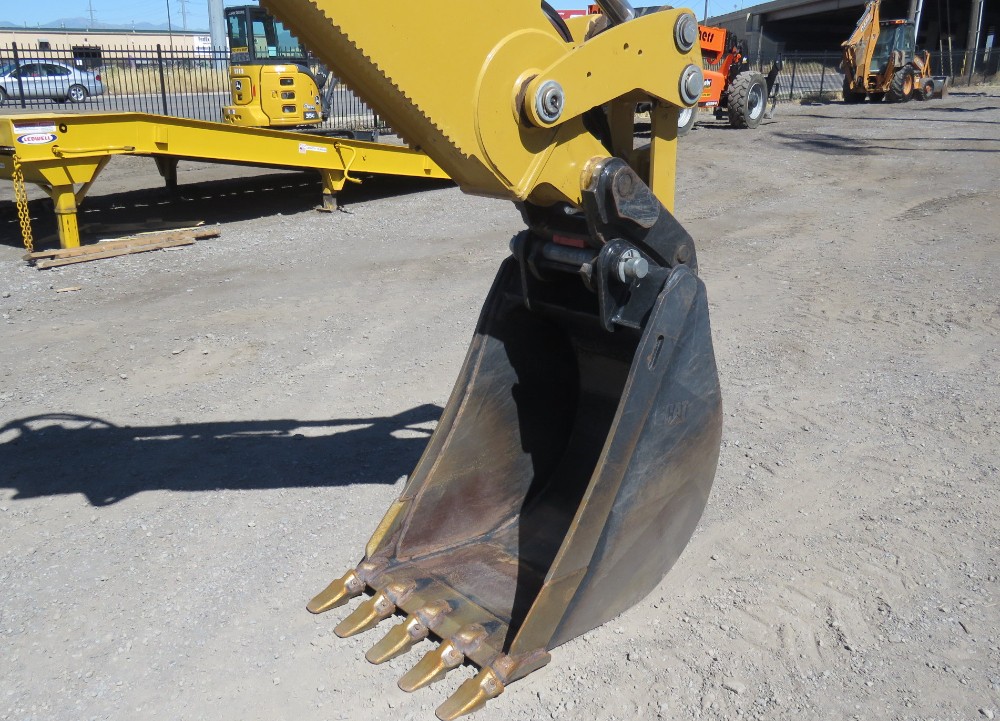 2017 Caterpillar 420F2 - Image 24