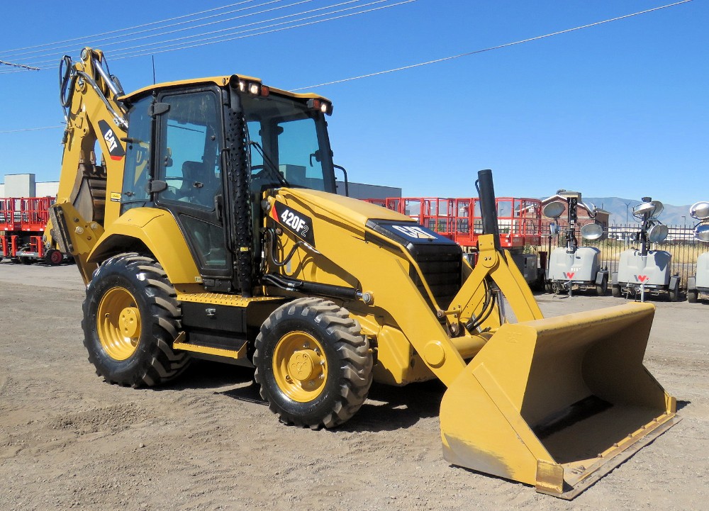 2017 Caterpillar 420F2