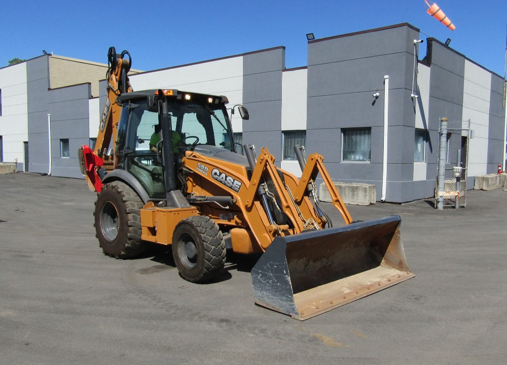 2016 Case 590 Super N - Image 3