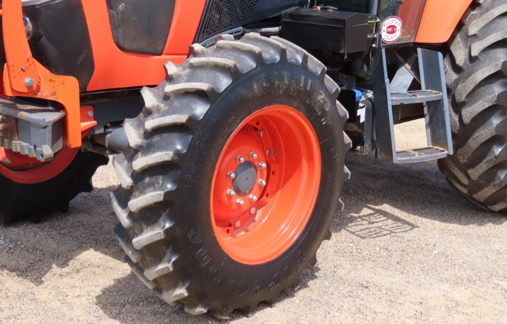 2017 Kubota M6S-111 - Image 27