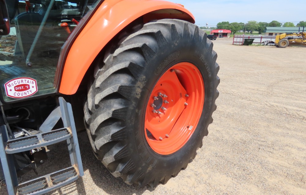2017 Kubota M6S-111 - Image 28