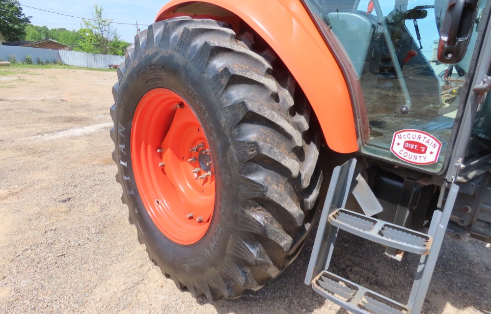 2017 Kubota M6S-111 - Image 30