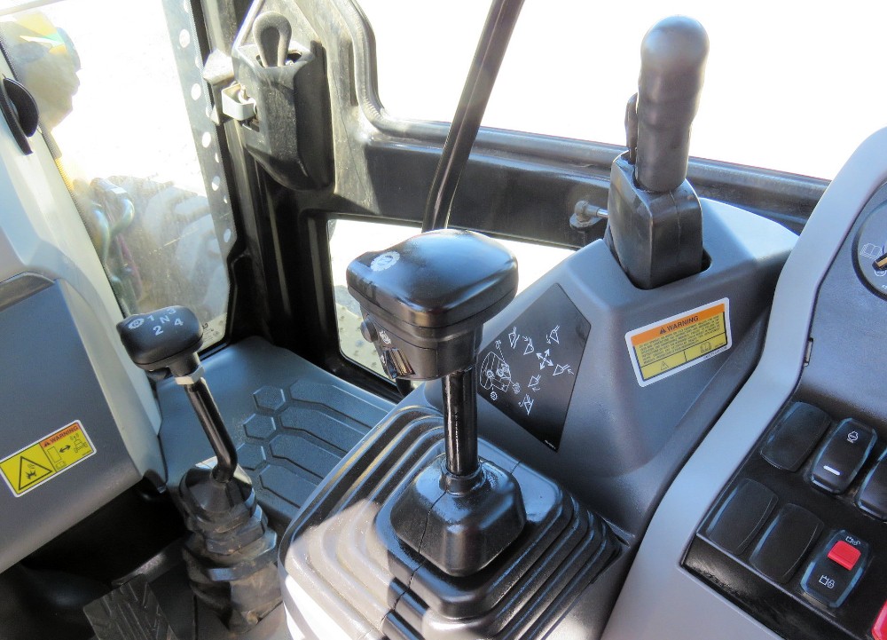 2017 Caterpillar 420F2 - Image 37