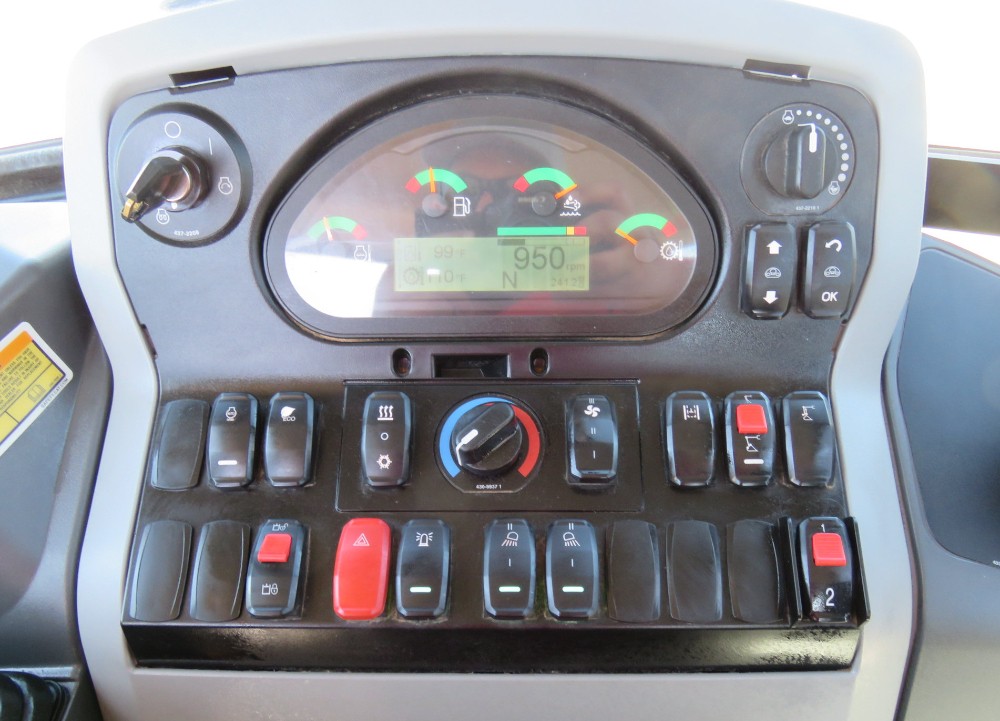 2017 Caterpillar 420F2 - Image 38