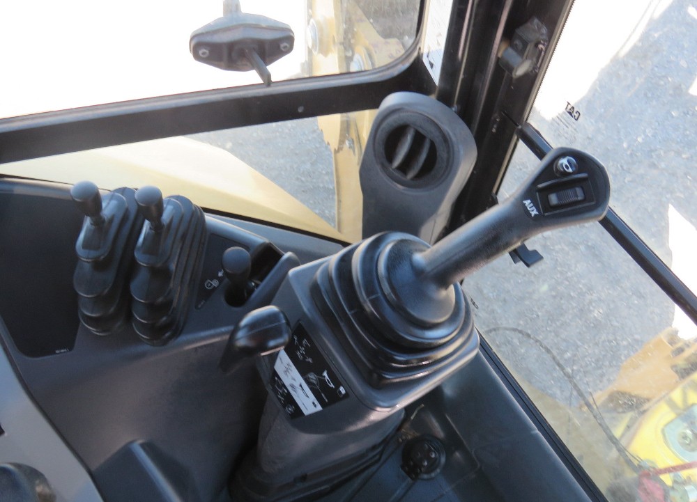 2017 Caterpillar 420F2 - Image 40