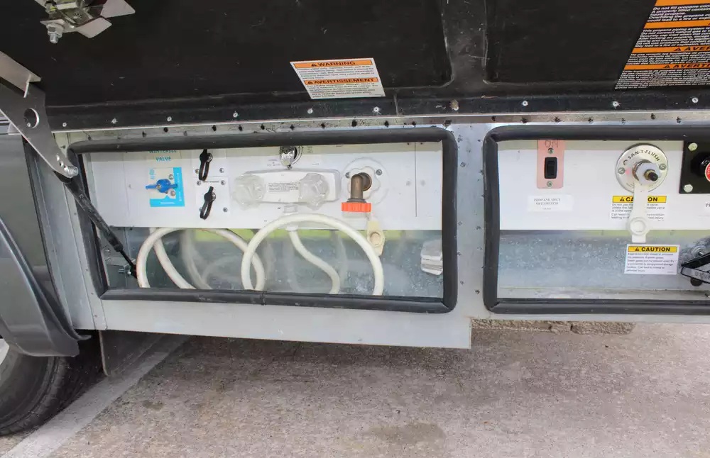 2017 Leisure Travel Unity Series U24MB - Image 12