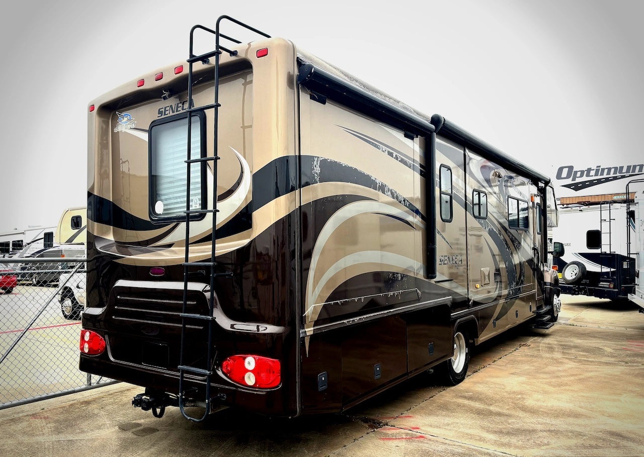 2009 Jayco Seneca HD 35GS - Image 3
