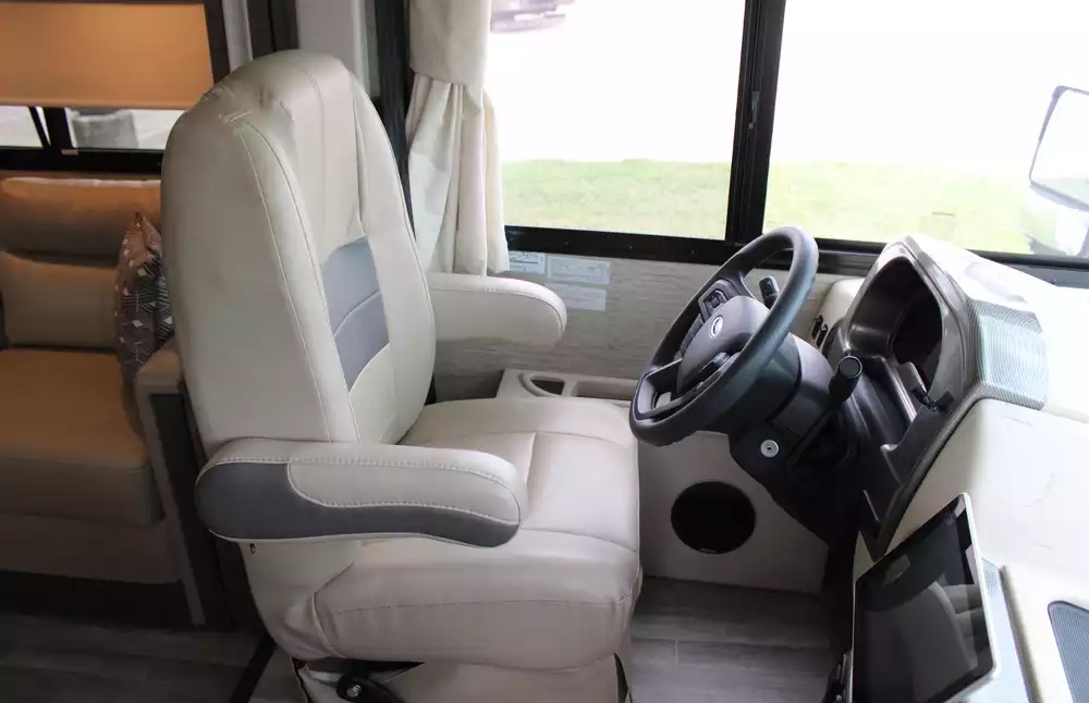 2023 Thor Vegas 24.1 - Image 11